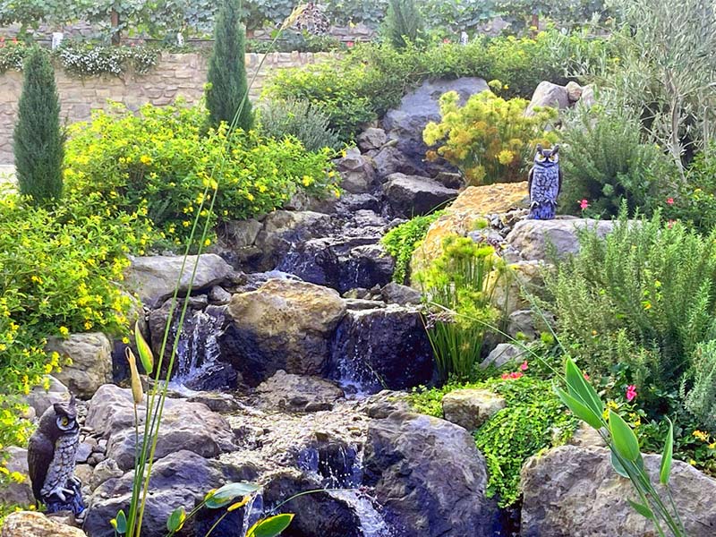 pondless-waterfall-natural-landscape